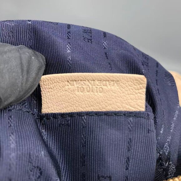 Loewe Elegant Cream Handbag - Picture 14 of 15